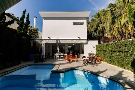 Casa para alugar com 800m², 7 quartos e 4 vagas Casa para alugar com 800m², 7 quartos e 4 vagasÁrea - Piscina