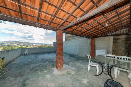 Casa à venda com 350m², 2 quartos e 5 vagas Casa à venda com 350m², 2 quartos e 5 vagasÁrea Externa