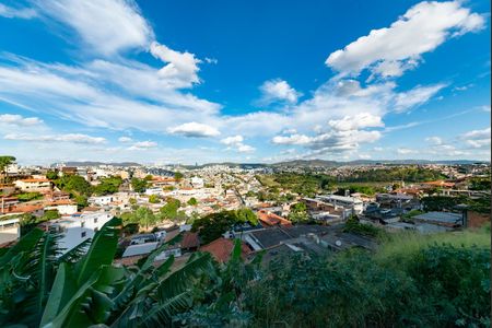 Casa à venda com 350m², 2 quartos e 5 vagas Casa à venda com 350m², 2 quartos e 5 vagasVista da Área Externa