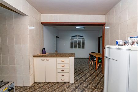Casa à venda com 350m², 2 quartos e 5 vagas Casa à venda com 350m², 2 quartos e 5 vagasCozinha