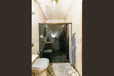 Casa à venda com 350m², 2 quartos e 5 vagas Casa à venda com 350m², 2 quartos e 5 vagasBanheiro