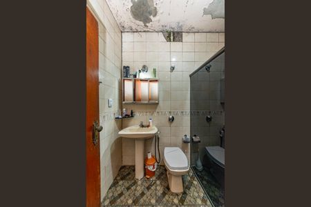 Casa à venda com 350m², 2 quartos e 5 vagas Casa à venda com 350m², 2 quartos e 5 vagasBanheiro