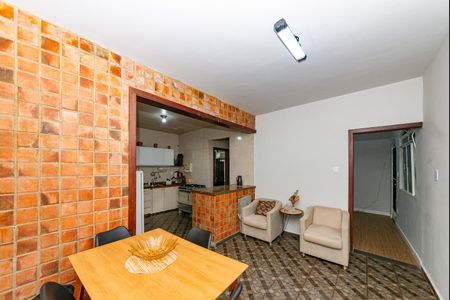 Casa à venda com 350m², 2 quartos e 5 vagas Casa à venda com 350m², 2 quartos e 5 vagasSala