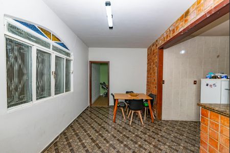 Casa à venda com 350m², 2 quartos e 5 vagas Casa à venda com 350m², 2 quartos e 5 vagasSala
