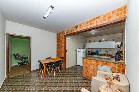 Casa à venda com 350m², 2 quartos e 5 vagas Casa à venda com 350m², 2 quartos e 5 vagasSala