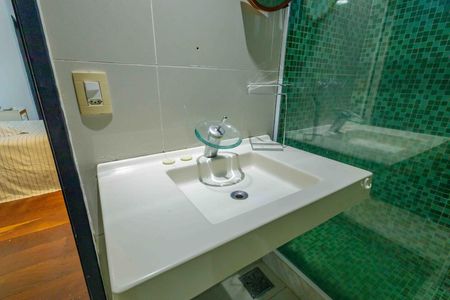 Casa de condomínio à venda com 444m², 5 quartos e 7 vagasBanheiro das Suítes Canadenses