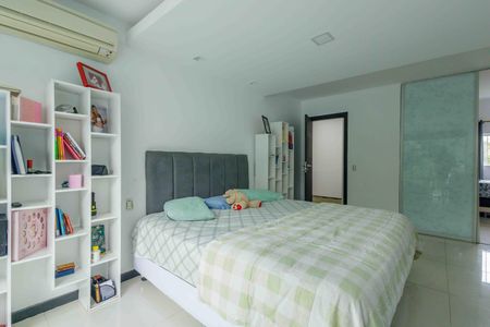 Casa de condomínio à venda com 444m², 5 quartos e 7 vagasSuíte 2