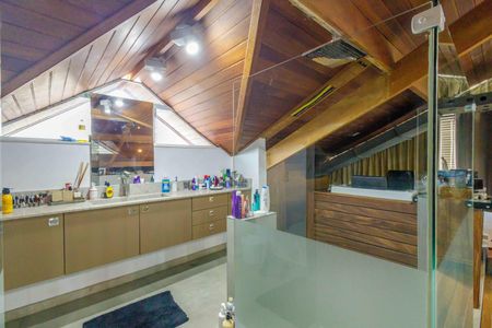 Casa de condomínio à venda com 444m², 5 quartos e 7 vagasBanheiro da Suíte 1