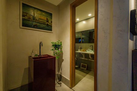 Casa de condomínio à venda com 444m², 5 quartos e 7 vagasBanheiro Social