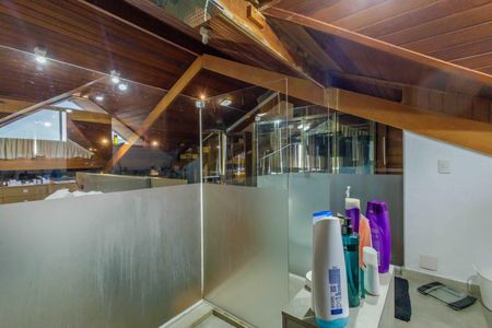 Casa de condomínio à venda com 444m², 5 quartos e 7 vagasBanheiro da Suíte 1