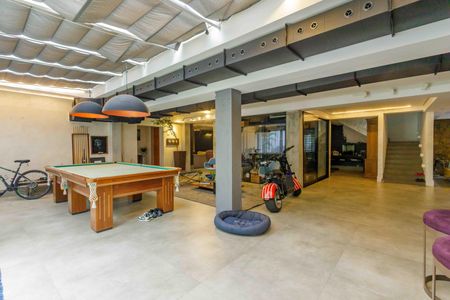 Casa de condomínio à venda com 444m², 5 quartos e 7 vagasSala