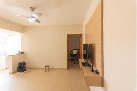 Casa à venda com 210m², 3 quartos e 3 vagas Casa à venda com 210m², 3 quartos e 3 vagasSala 2