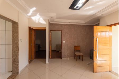 Casa à venda com 210m², 3 quartos e 3 vagas Casa à venda com 210m², 3 quartos e 3 vagasSala