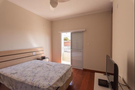 Casa à venda com 210m², 3 quartos e 3 vagas Casa à venda com 210m², 3 quartos e 3 vagasSuíte