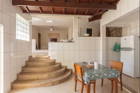 Casa à venda com 210m², 3 quartos e 3 vagas Casa à venda com 210m², 3 quartos e 3 vagasCopa