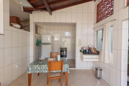 Casa à venda com 210m², 3 quartos e 3 vagas Casa à venda com 210m², 3 quartos e 3 vagasCopa