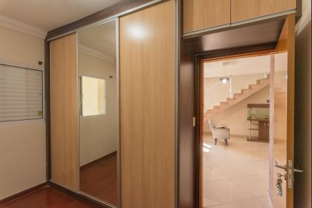 Casa à venda com 210m², 3 quartos e 3 vagas Casa à venda com 210m², 3 quartos e 3 vagasQuarto 1