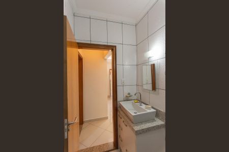 Casa à venda com 210m², 3 quartos e 3 vagas Casa à venda com 210m², 3 quartos e 3 vagasBanheiro