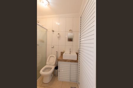 Casa à venda com 210m², 3 quartos e 3 vagas Casa à venda com 210m², 3 quartos e 3 vagasBanheiro 2