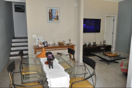 Casa à venda com 327m², 4 quartos e 1 vagaSala