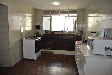 Casa à venda com 327m², 4 quartos e 1 vagaCozinha