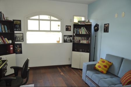 Casa à venda com 327m², 4 quartos e 1 vagaSuíte 1