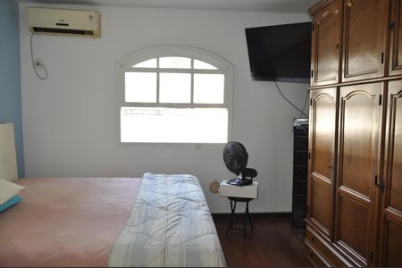 Casa à venda com 327m², 4 quartos e 1 vagaSuíte 2