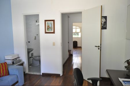 Casa à venda com 327m², 4 quartos e 1 vagaSuíte 1