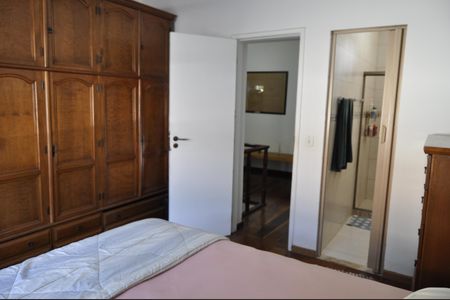 Casa à venda com 327m², 4 quartos e 1 vagaSuíte 2