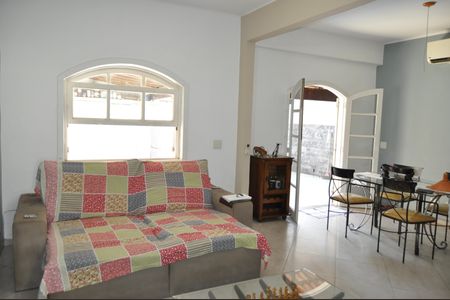 Casa à venda com 327m², 4 quartos e 1 vagaSala