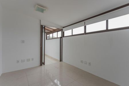 Apartamento à venda com 130m², 4 quartos e 2 vagas Apartamento à venda com 130m², 4 quartos e 2 vagasÁrea de Serviço