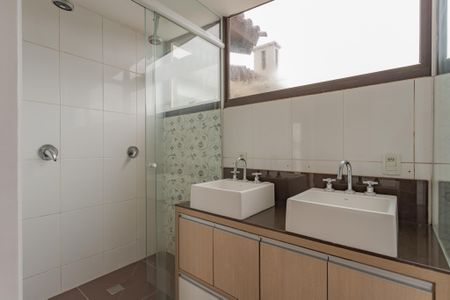 Apartamento à venda com 130m², 4 quartos e 2 vagas Apartamento à venda com 130m², 4 quartos e 2 vagasBanheiro Suíte