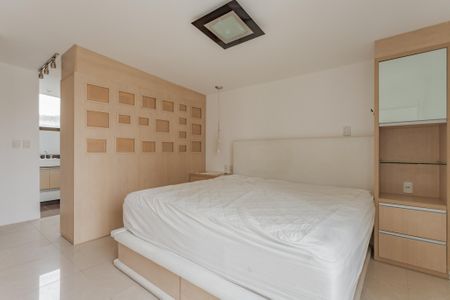 Apartamento à venda com 130m², 4 quartos e 2 vagas Apartamento à venda com 130m², 4 quartos e 2 vagasSuíte
