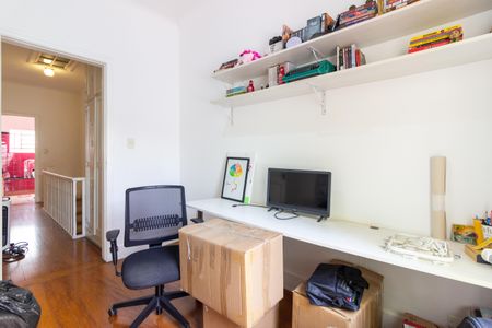 Casa à venda com 200m², 3 quartos e 2 vagas Casa à venda com 200m², 3 quartos e 2 vagasQuarto 3