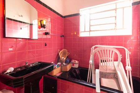 Casa à venda com 200m², 3 quartos e 2 vagas Casa à venda com 200m², 3 quartos e 2 vagasBanheiro