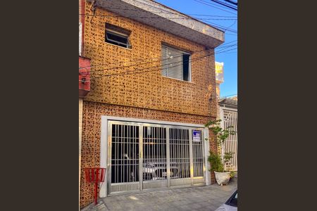 Casa para alugar com 150m², 4 quartos e 2 vagas Casa para alugar com 150m², 4 quartos e 2 vagasFachada