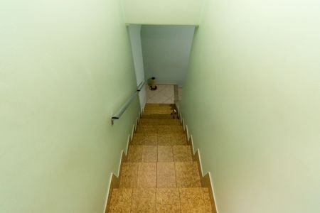 Casa para alugar com 150m², 4 quartos e 2 vagas Casa para alugar com 150m², 4 quartos e 2 vagasEscada