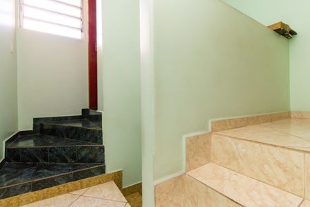 Casa para alugar com 150m², 4 quartos e 2 vagas Casa para alugar com 150m², 4 quartos e 2 vagasCorredor