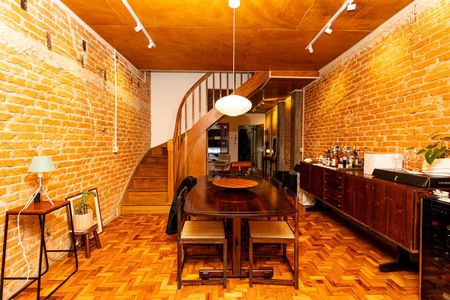 Casa à venda com 200m², 3 quartos e 2 vagas Casa à venda com 200m², 3 quartos e 2 vagasSala