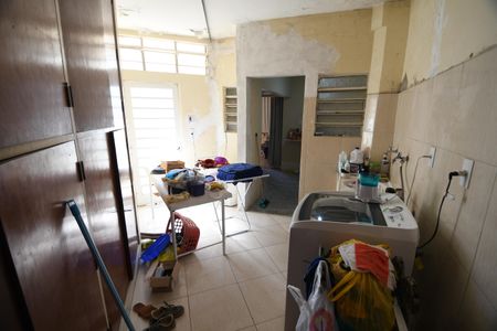 Casa à venda com 250m², 2 quartos e 1 vagaÁrea de Serviço