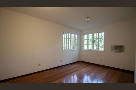 Casa para alugar com 280m², 4 quartos e 3 vagas Casa para alugar com 280m², 4 quartos e 3 vagasSuíte 1