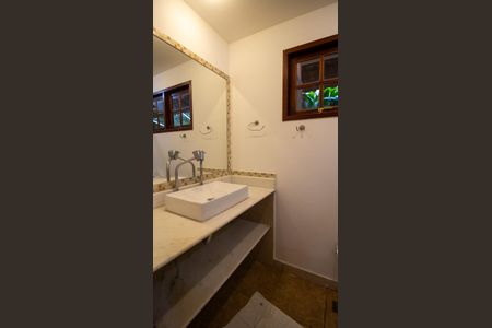 Casa para alugar com 280m², 4 quartos e 3 vagas Casa para alugar com 280m², 4 quartos e 3 vagasBanheiro Social