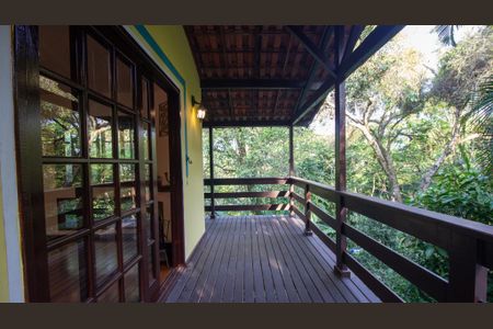 Casa para alugar com 280m², 4 quartos e 3 vagas Casa para alugar com 280m², 4 quartos e 3 vagasVaranda