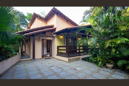 Casa para alugar com 280m², 4 quartos e 3 vagas Casa para alugar com 280m², 4 quartos e 3 vagasQuintal