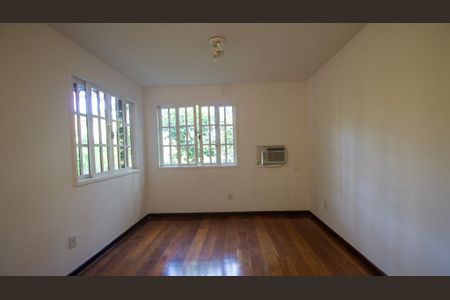 Casa para alugar com 280m², 4 quartos e 3 vagas Casa para alugar com 280m², 4 quartos e 3 vagasSuíte 1