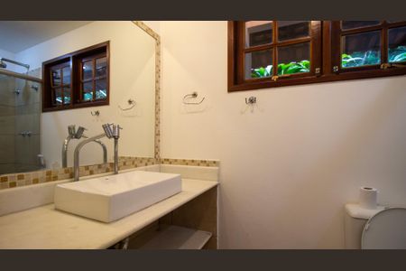 Casa para alugar com 280m², 4 quartos e 3 vagas Casa para alugar com 280m², 4 quartos e 3 vagasBanheiro Social