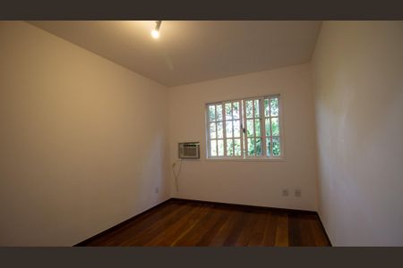 Casa para alugar com 280m², 4 quartos e 3 vagas Casa para alugar com 280m², 4 quartos e 3 vagasQuarto 1