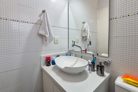 Casa de condomínio para alugar com 110m², 3 quartos e 2 vagasBanheiro Social