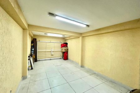 Casa à venda com 201m², 4 quartos e 2 vagas Casa à venda com 201m², 4 quartos e 2 vagasGaragem