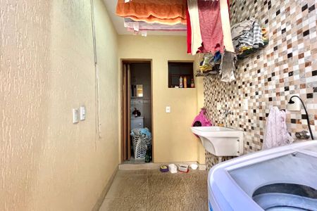 Casa à venda com 201m², 4 quartos e 2 vagas Casa à venda com 201m², 4 quartos e 2 vagasÁrea de Serviço